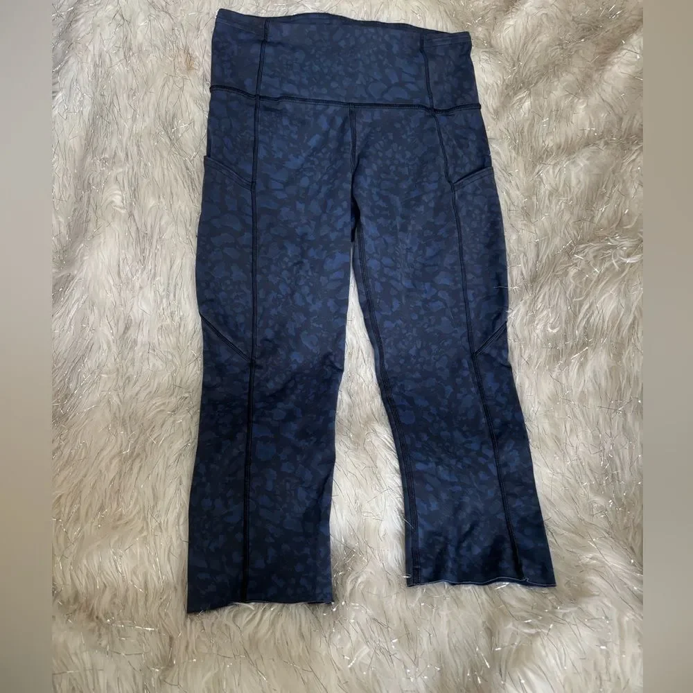 Lululemon Athletic High Rise‎ Navy and Black Patterned Con Crop Leggings Size 6